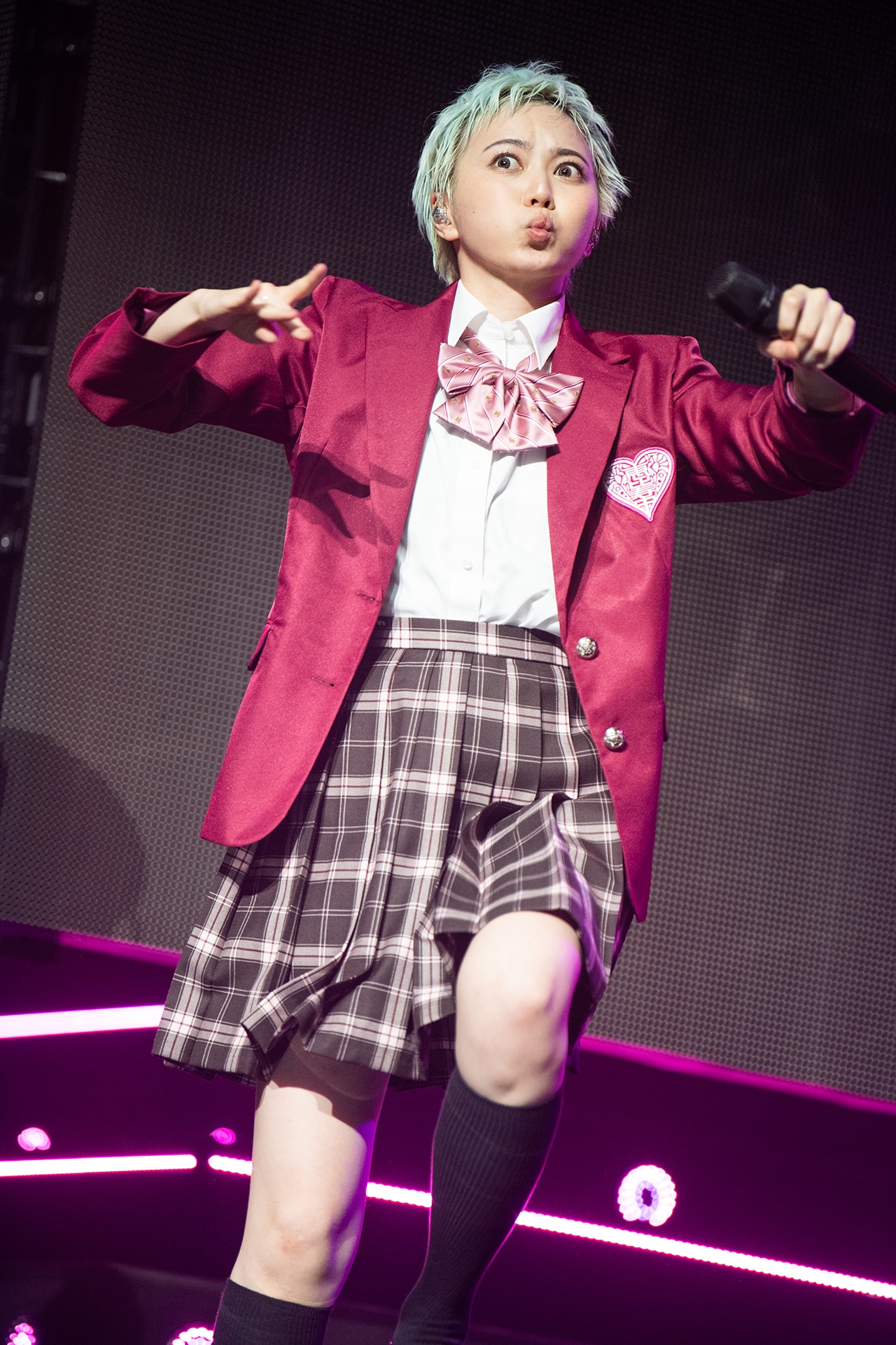 安本彩花
