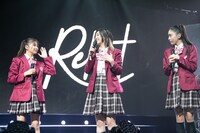 左から星名美怜、小林歌穂、風見和香。