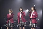 左から桜木心菜、小久保柚乃、真山りか。