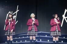 左から中山莉子、安本彩花、柏木ひなた。