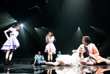 バトルを収束させる星名美怜（中央）。