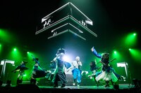 「今だ！」と叫ぶ安本彩花（中央）。