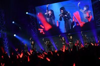 柏木由紀とBiSH。