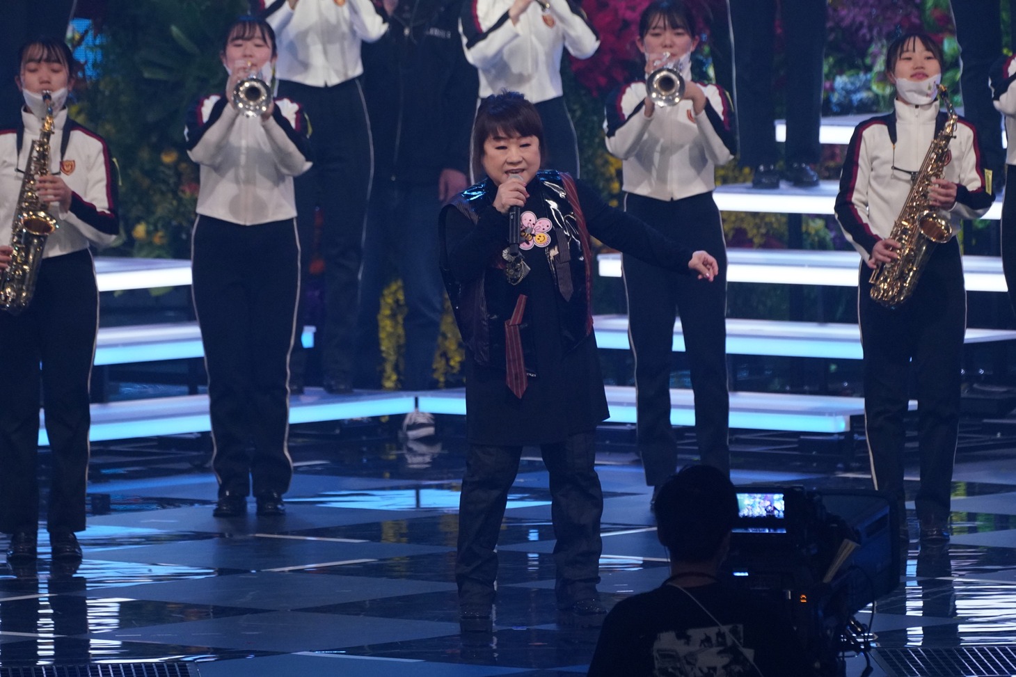 天童よしみの音合わせの様子。（写真提供：NHK）