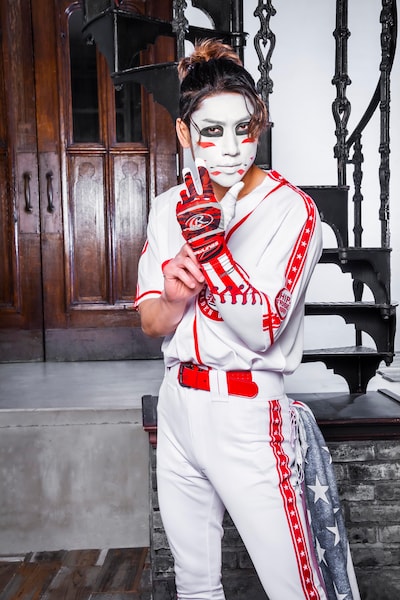 樽美酒研二（ゴールデンボンバー）