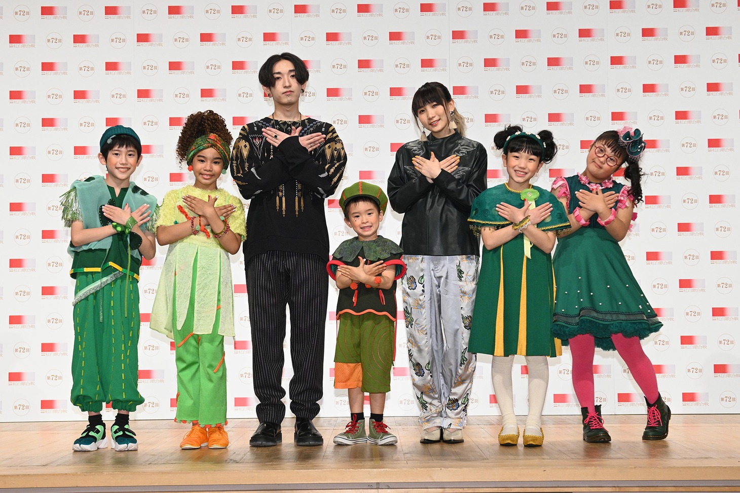 YOASOBI with ミドリーズ（写真提供：NHK）