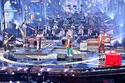 「第63回 輝く！日本レコード大賞」でのマカロニえんぴつのパフォーマンスの様子。 (c)TBS