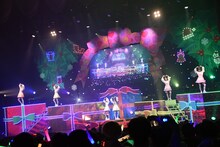 「超ときめき♡宣伝部のどきどきクリスマスパーティー2021～他の女子とは喋らないで～」東京・中野サンプラザホール公演の様子。