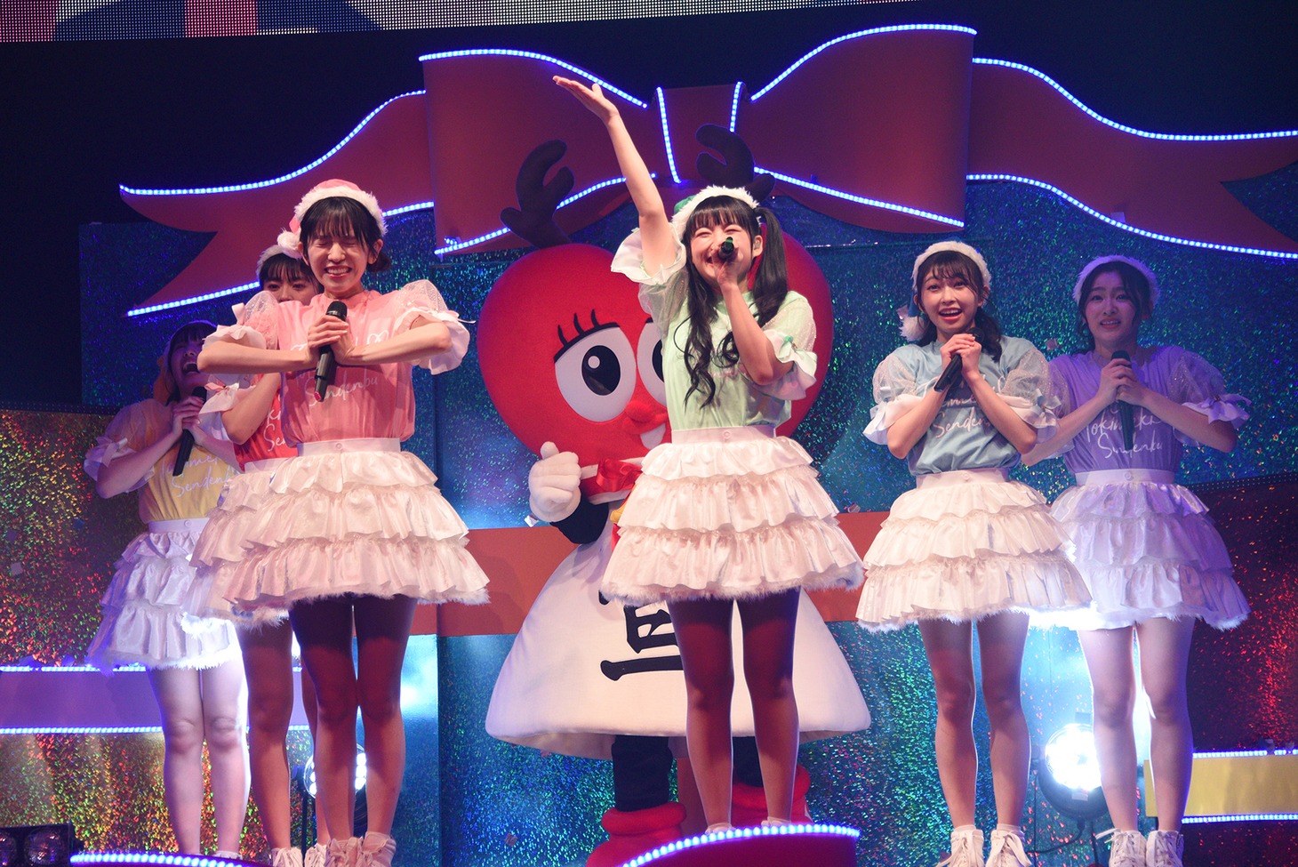 「超ときめき♡宣伝部のどきどきクリスマスパーティー2021～他の女子とは喋らないで～」東京・中野サンプラザホール公演の様子。