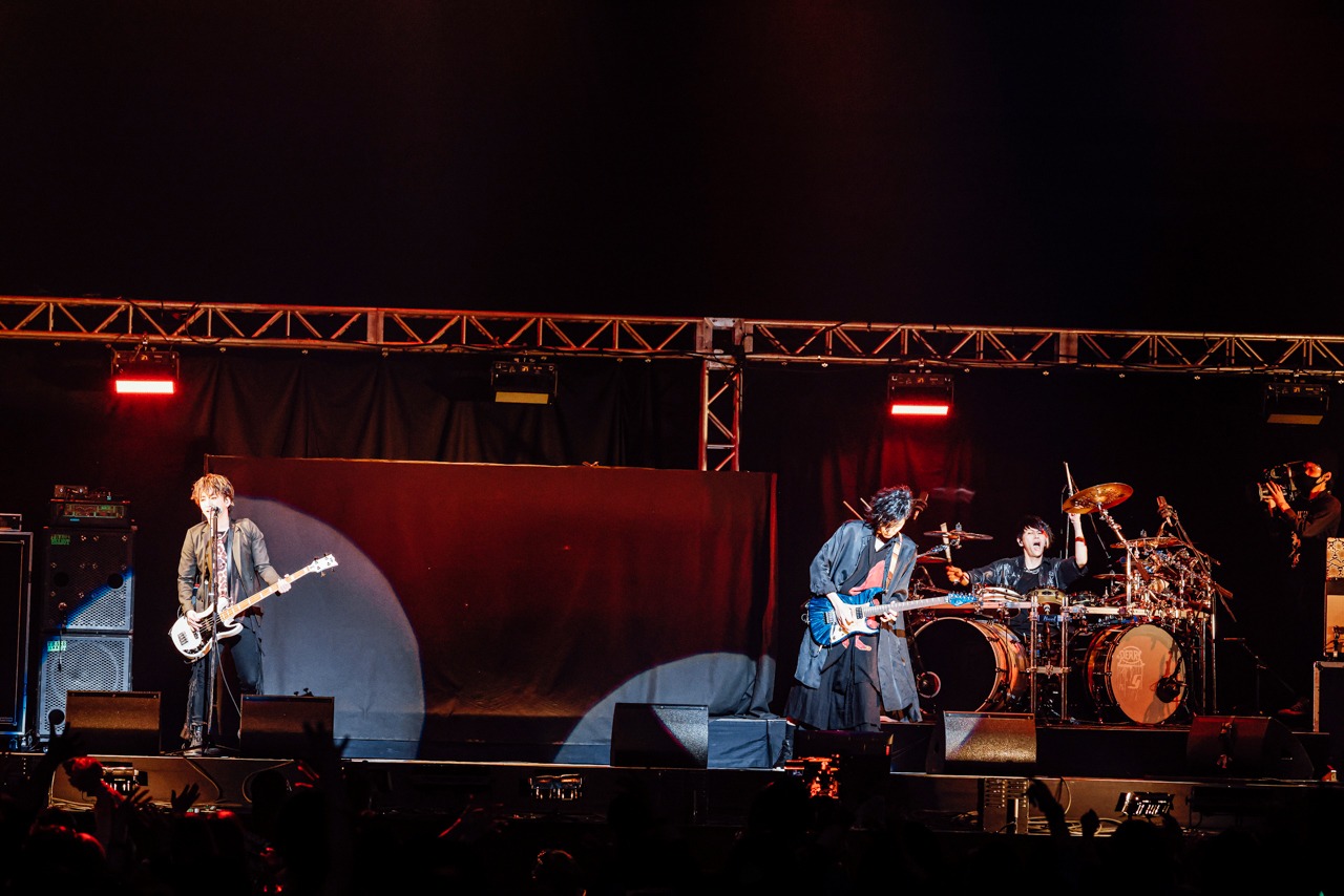 MDC 40th Anniversary SUPER ALL STARSによる「Dear Tokyo」セッションの様子。