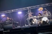 yukihiro（L'Arc-en-Ciel）とTetsu（D'ERLANGER）。