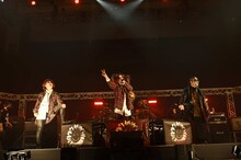 DEZERT「『殺意』 feat. 暁/来夢」パフォーマンス中の様子。