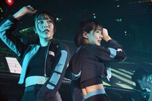 左から夏芽ナツ、西脇朱音。