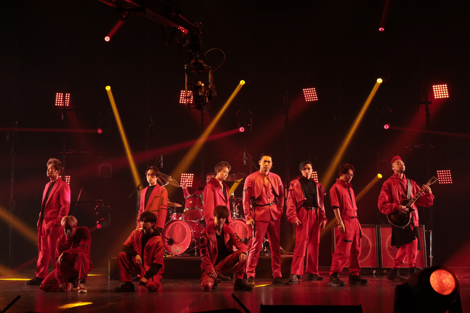 EXILE TRIBE総勢8組60名が集結、新年の訪れ祝ったカウントダウンライブ