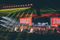 桑田佳祐「LIVE TOUR 2021『BIG MOUTH, NO GUTS!!』」神奈川・横浜アリーナ公演の様子。（撮影：西槇太一）