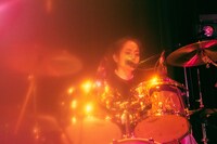 Yurika（Dr / TAWINGS）（Photo by Yoshitake Hamanaka、Kokoro Ihara）