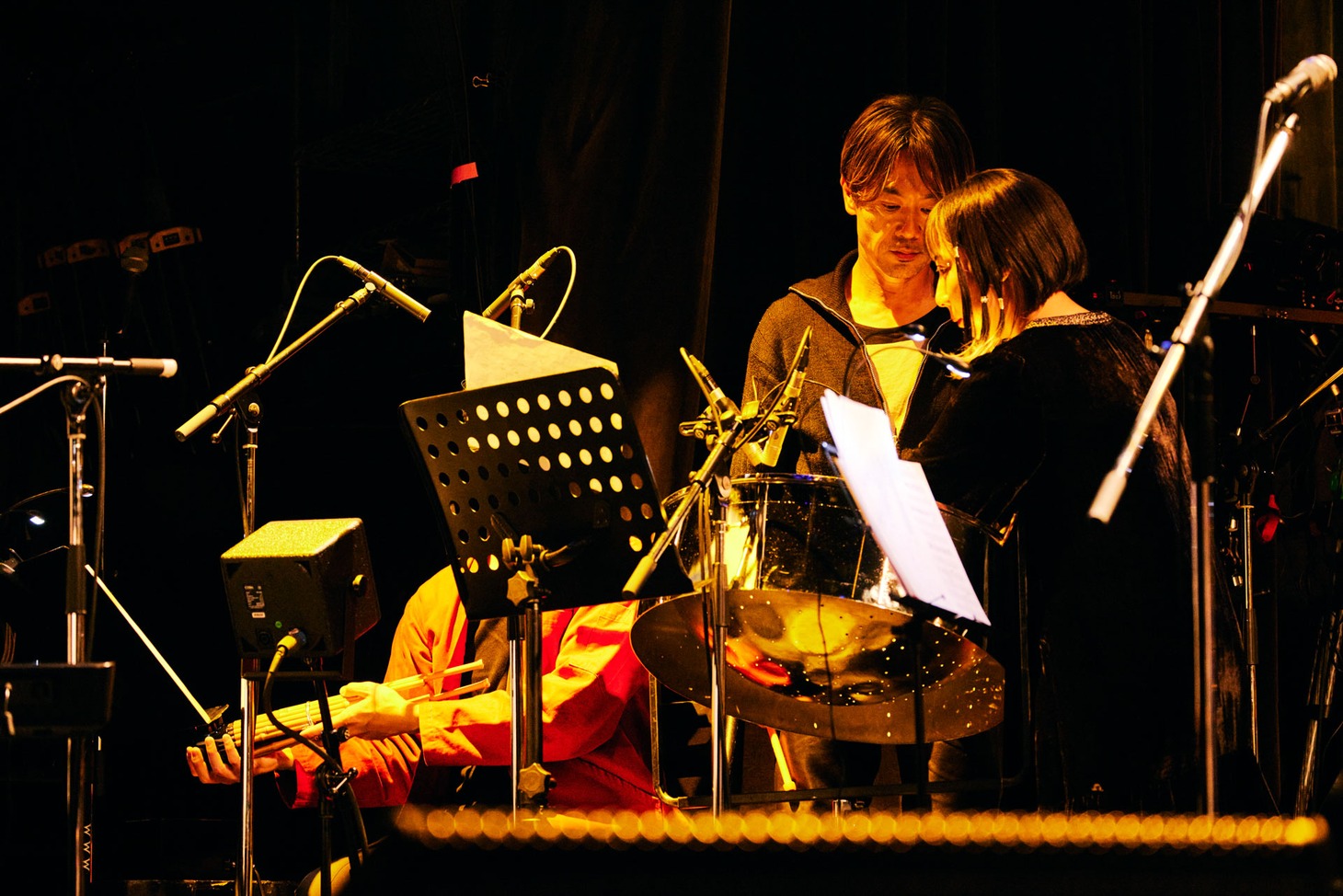 ゴンドウトモヒコ（Euphonium）、小林うてな（Steelpan）。（撮影：山川哲矢）