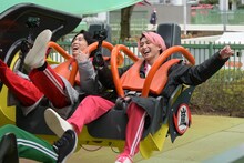 左から宮舘涼太、佐久間大介。(c)TBS