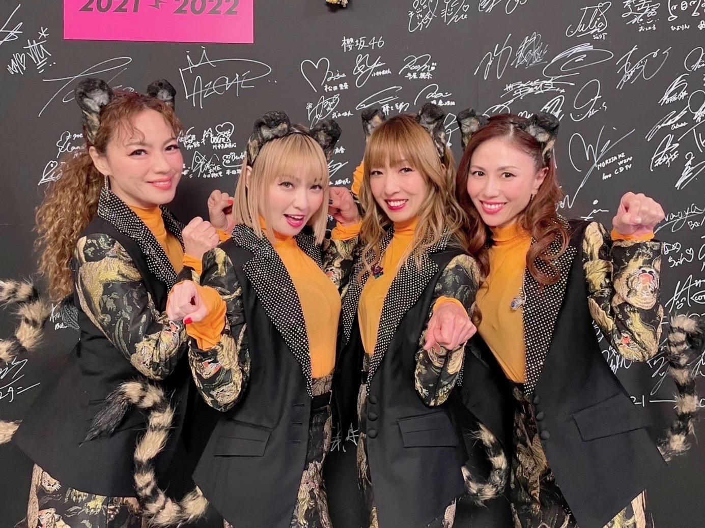 TBS系「CDTVスペシャル！年越しプレミアライブ2021→2022」に出演したMAX。