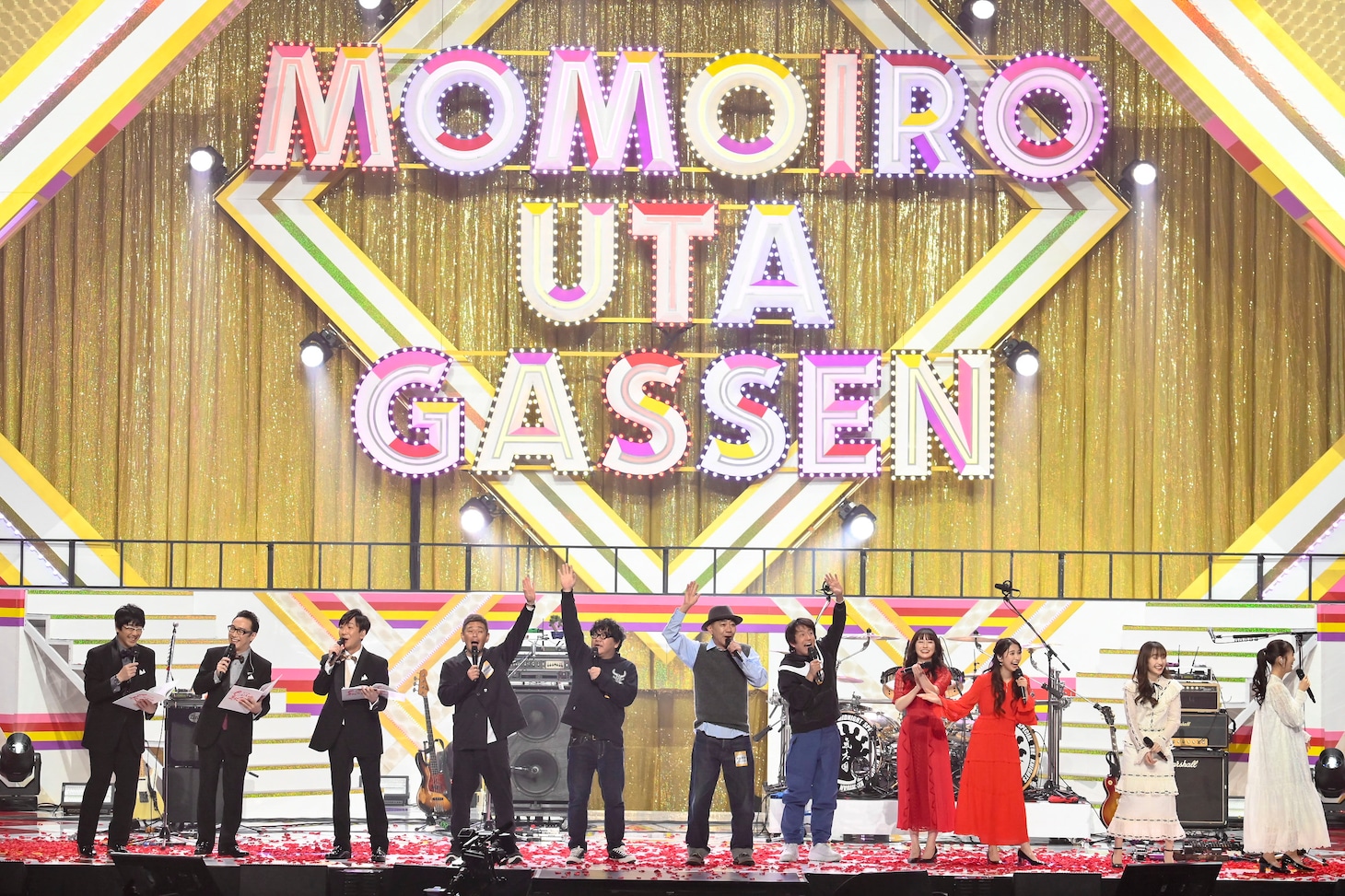 ステージに登場した遠藤章造（ココリコ）、カンニング竹山、木梨憲武（とんねるず）、堀内健（ネプチューン）。（撮影：高田真希子）