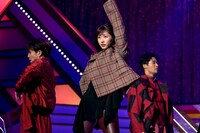 s**t kingzとコラボする佐々木彩夏。（撮影：高田真希子）