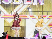 左から百田夏菜子、玉井詩織。（撮影：上飯坂一）