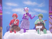 仲本工事、高城れに、高木ブーによるユニット・イナズマこぶたランド。（撮影：上飯坂一）