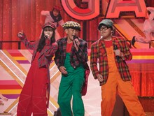 「最強アイドルメドレー2021」より、「ジュリアに傷心」のパフォーマンスの様子。（撮影：上飯坂一）