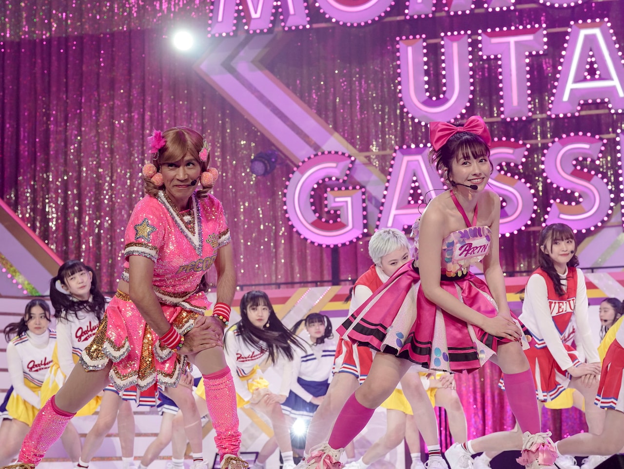 ゴリエ feat. あーりんによる「Pecori♡Night」のパフォーマンスの様子