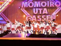 「最強アイドルメドレー2021」より、「根も葉もRumor」のパフォーマンスの様子。（撮影：上飯坂一）