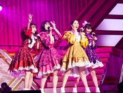 ももいろクローバーZによるライブの様子。（撮影：上飯坂一）