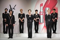 左から佐藤景瑚、川西拓実、與那城奨、川尻蓮、木全翔也、白岩瑠姫、河野純喜。