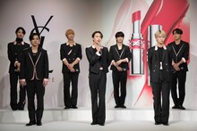 左から佐藤景瑚、川西拓実、與那城奨、川尻蓮、木全翔也、白岩瑠姫、河野純喜。