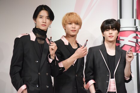 左から佐藤景瑚、與那城奨、木全翔也。