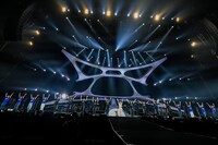 「NANA MIZUKI LIVE RUNNER 2020 → 2022」の様子。（撮影：上飯坂一、高田真紀子）