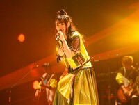 水樹奈々（撮影：上飯坂一、高田真紀子）