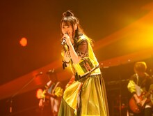 水樹奈々（撮影：上飯坂一、高田真紀子）