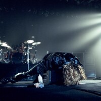 「THE YELLOW MONKEY PUNCH DRUNKARD TOUR 1998/99写真集」（仮）より。