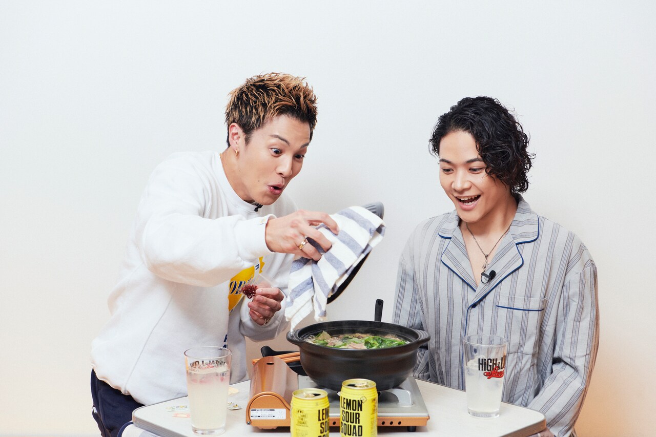 いい顔で鍋の蓋を開ける鍋奉行RIKUさん。