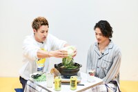 カット野菜もお鍋に投入します。