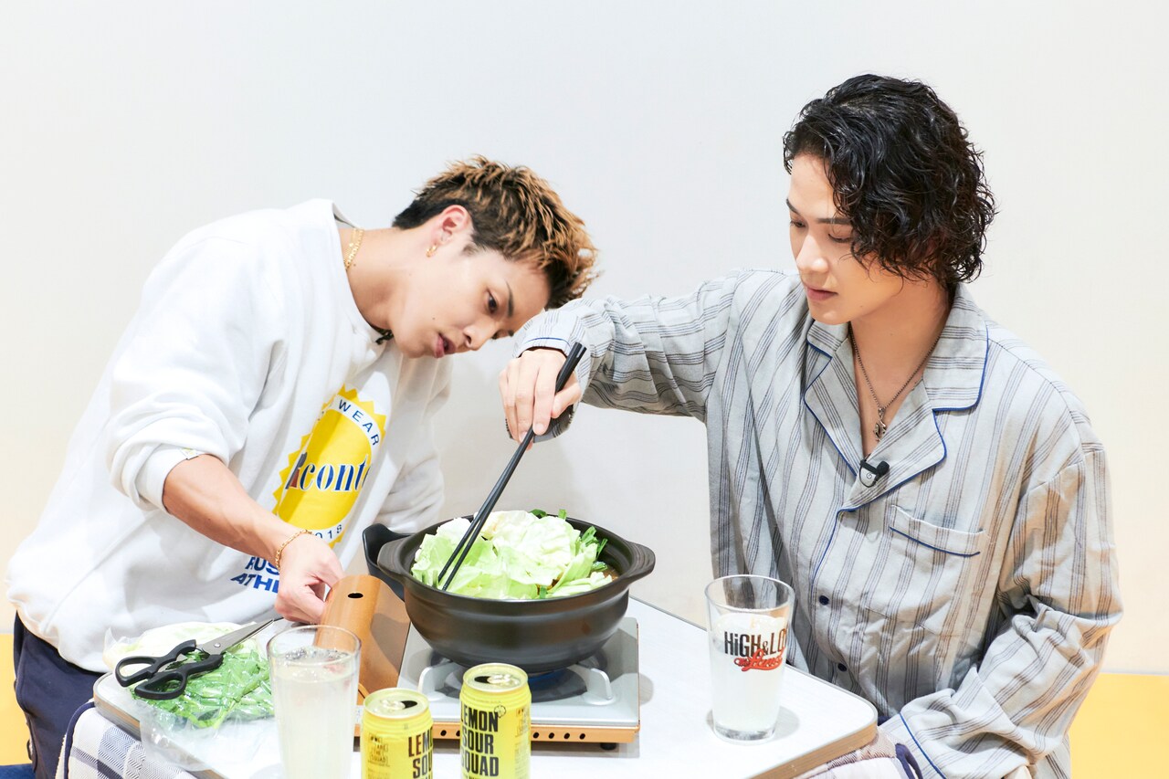 鍋奉行のRIKUさんが火加減を調節。