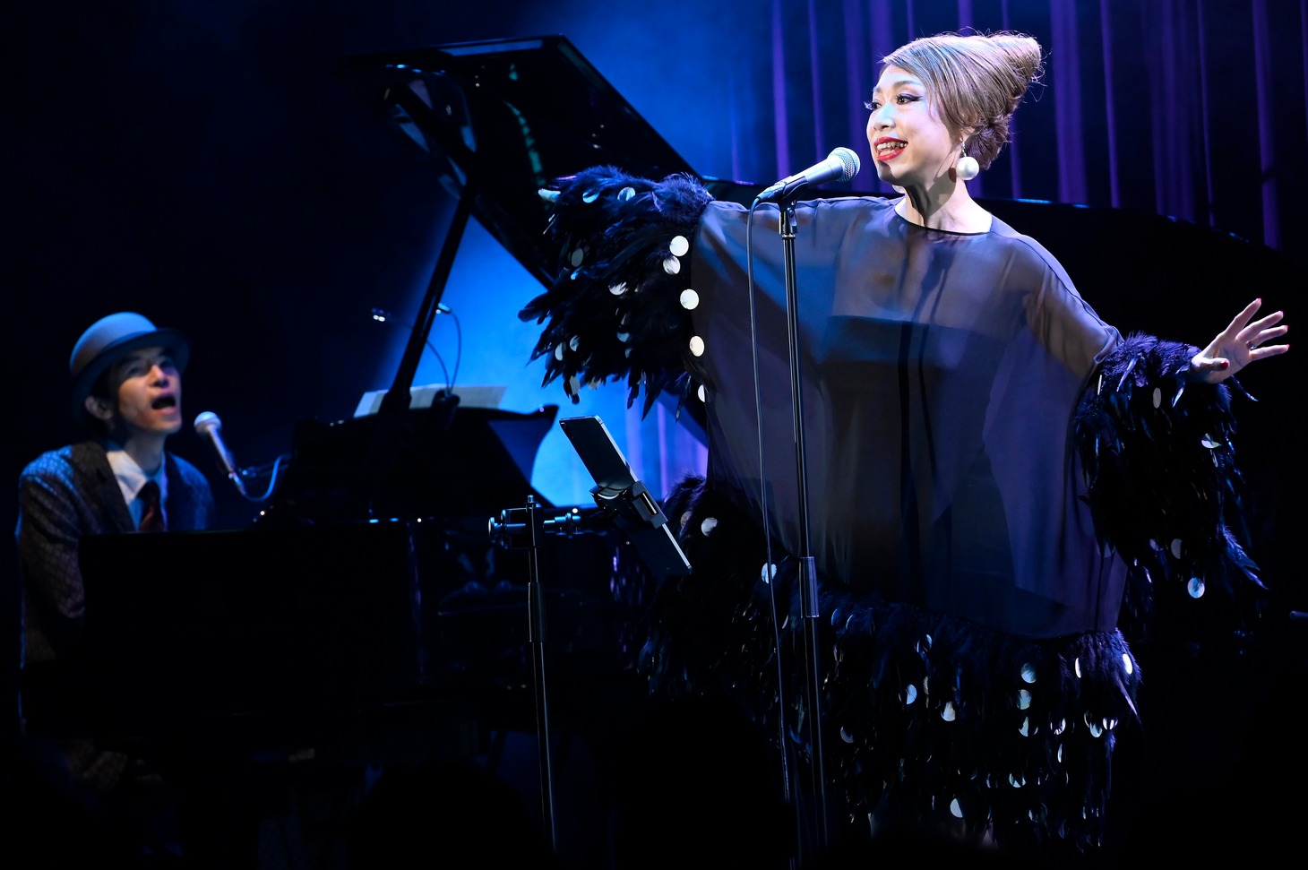 野宮真貴の過去のライブの様子。