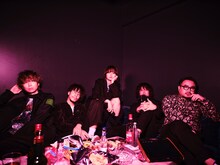 礼賛。左から晩餐（川谷絵音）、foot vinegar（GOTO）、CLR（サーヤ）、簸（木下哲）、春日山（休日課長）。