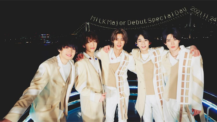 M!LKのメジャーデビュー日密着映像作品、船上ライブから5曲の 