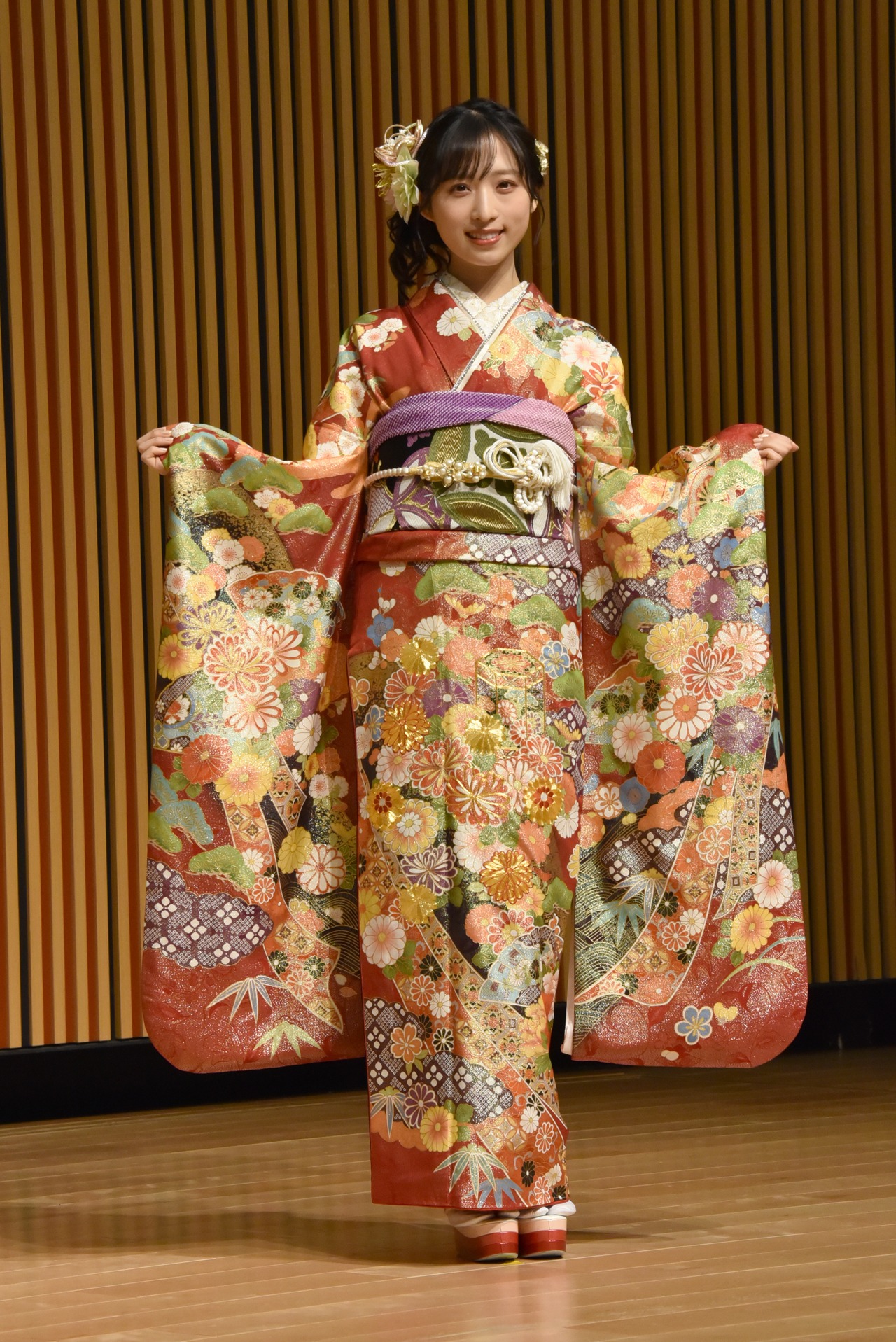 小栗有以