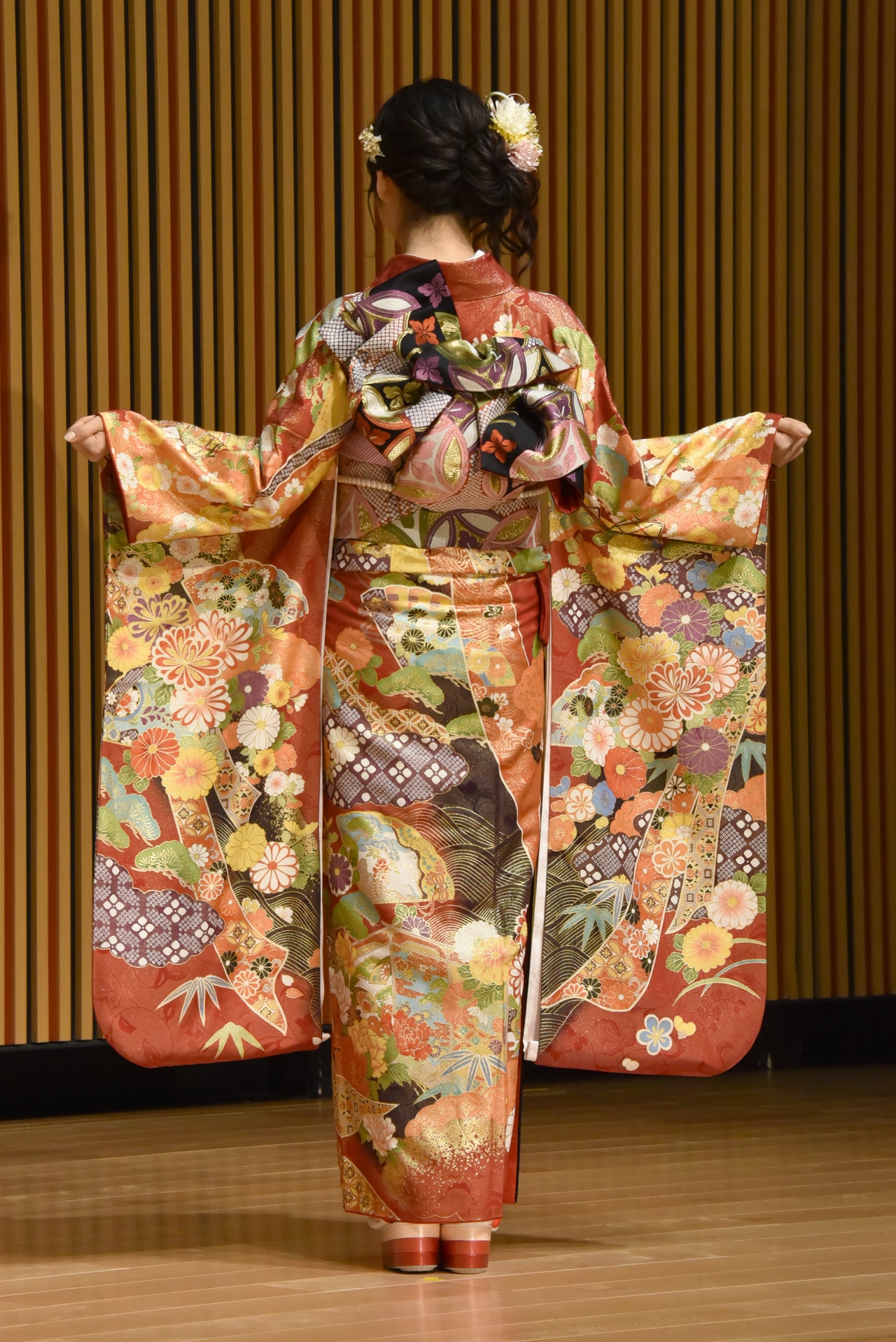 小栗有以