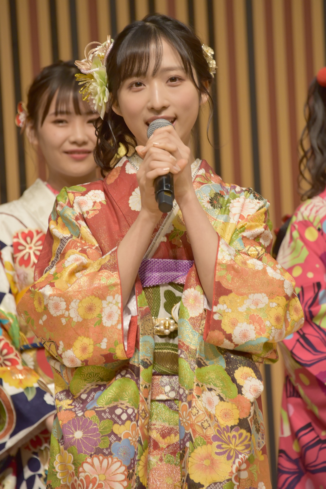 小栗有以