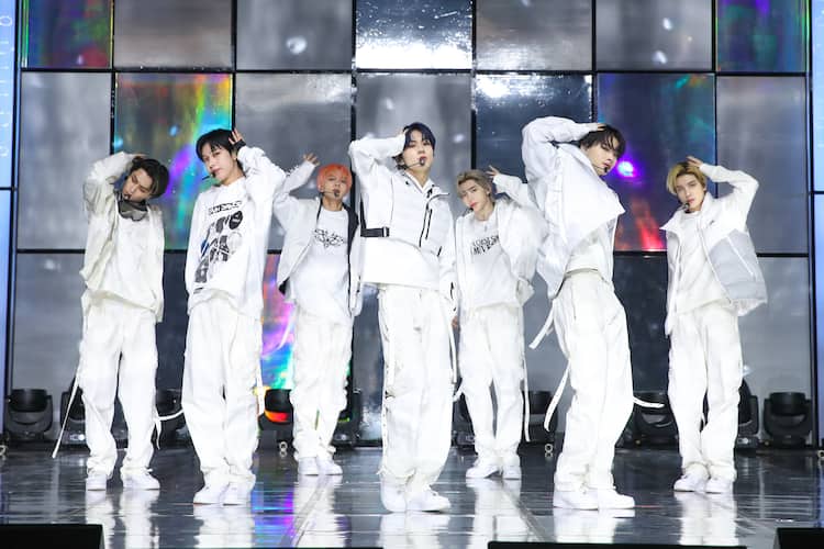 Enhypenが先輩btsから学んだ完全無欠な群舞披露 らしさあふれる強烈パフォーマンスに注目 写真4枚 メディアショーケース詳細レポート 音楽ナタリー
