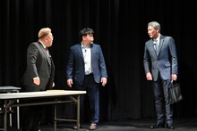 サンドウィッチマンと吉川晃司。(c)TBS