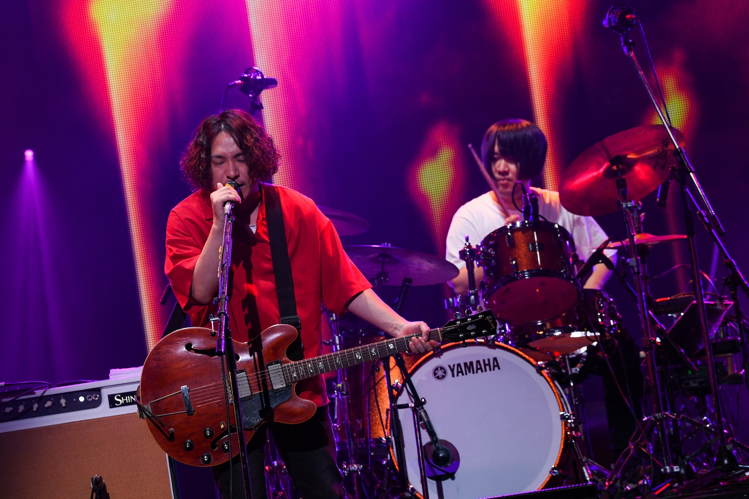 KANA-BOONのライブの様子。（Photo by TEPPEI KISHIDA）